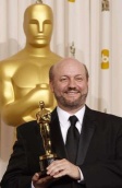 Juan José Campanella director de la cinta argentina "El Secreto de sus ojos" celebra su Oscar como mejor película extranjera